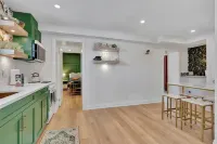 Downtown Stratford’s Luxury 2 BDR Suite with Kitchen *BRAND NEW*
