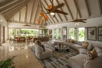 ATTRACTIVE RATES JUST REMODELED  - Near Beach 4 BD Amazing Golf View Villa