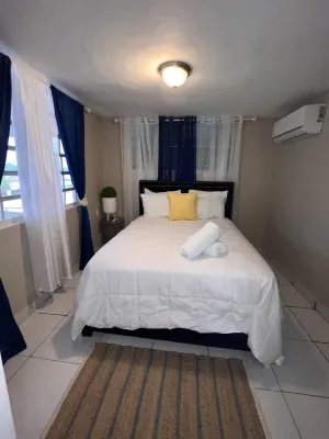 Cozy Home w/ private parking- 10 min to beach