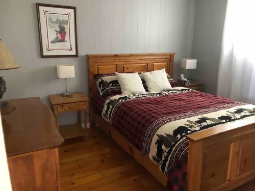Moira Lake - Lake Front Family Cottage - All Season Oasis