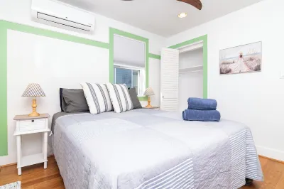 Dewey Beach House.  Just steps from the Ocean and all the Dewey fun spots 듀이 비치 주변 호텔