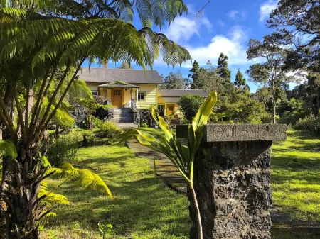 Volcano Village Historic Col-Villa