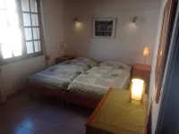 On vacation with the dog? House with enclosed garden in the center of Roquebrun. Hotels in Roquebrun