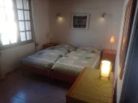 On vacation with the dog? House with enclosed garden in the center of Roquebrun.