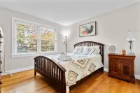 Beautiful Custom Home In Oak Bluffs