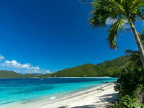 One Bedroom Cottage on Peter Bay Beach Hotels in Central