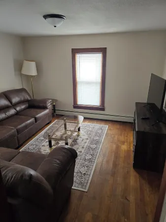 Charming 3-bedroom apartment with WiFi, AC in wonderful Bessemer