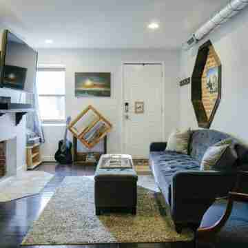 Balt-Amore!  Spacious 4 bedroom that sleeps 10 comfortably Others