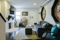 Balt-Amore!  Spacious 4 bedroom that sleeps 10 comfortably