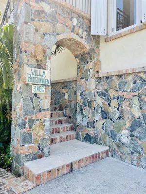 Stunning Penthouse W/ Ocean View Seconds From Cruz Bay Hotels in 