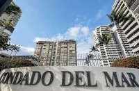 Beachfront Oceanview 1-bedroom condo with balcony, parking, wifi, AC