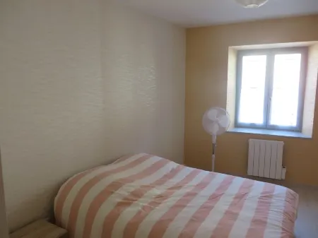 4-bed apartment ideally located 10 minutes walk from the lake