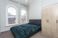 Four bedroom apartment over looking queens gardens