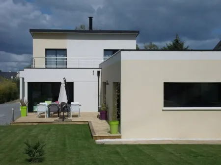 SUPERB VILLA, HEATED INDOOR POOL, SPA, 350M FROM THE BEACH