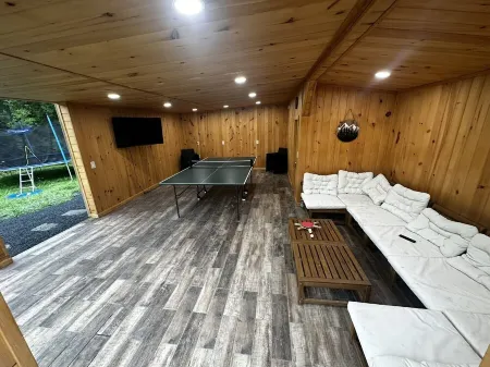 Lakefront house in the Pocono Stroudsburg Bushkill