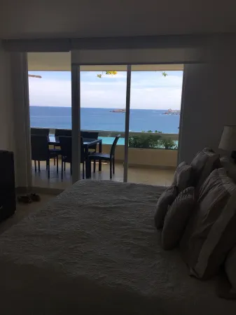 IXTAPA-MONARCA Relaxing BEACHFRONT CONDO with awesome view