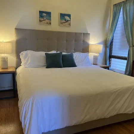 Beautiful, Family Friendly 2 Br 2Ba Across Street From Beach.