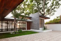 Brand New Beach front 5 bedroom house steps from the beach