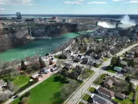 Entire Home in Niagara Falls Canada! 10 Minutes Walk to the Falls