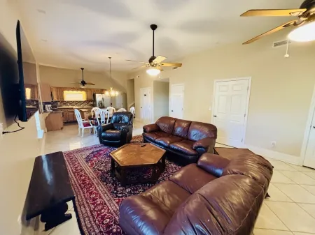 “3bdrm Barn Apt Sunset Pointe Отели рядом с достопримечательностью «Суперспидвей Талладега»