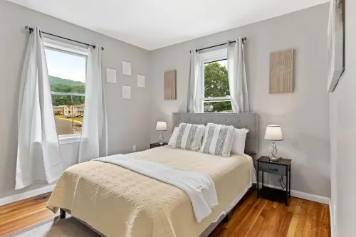 Stylish, Relaxing & Comfy 3 BDR Home. 2 minutes to Lake Compounce