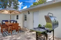 Cobia Cottage by the Sea - Brand New Putting Green and Peloton! Hotels in Palm Valley