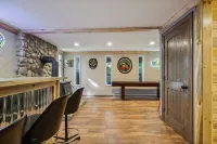 Hot Tub @ Hawkeye's Nest with Peek-A-Boo View