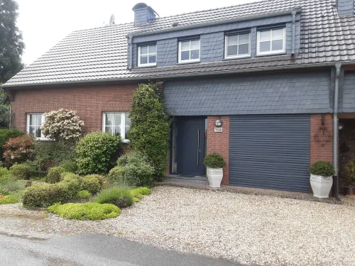 Apartment in a quiet location, in the middle of orchards on the outskirts of St.Tönis Hotels in Tonisvorst