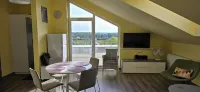 Apartment with sea view, sauna and swimming pool. 5 min from the beach.