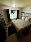 CAL KING BED, FREE PARKING PASS FOR 1 CAR, BY DOWNTOWN & CLINIC