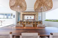 PAVILION 2BR, Rooftop Infinity Pool & Jacuzzi with AMAZING views of the ocean.