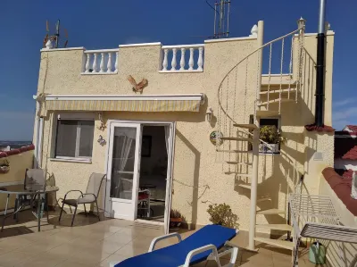 Lovely bright and cosy studio apartment Отели рядом с достопримечательностью «Cultural Center Ciudad Quesada»