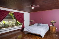 4BR Casa Peces Santa Ana, Private Indoor Pool & Sauna!