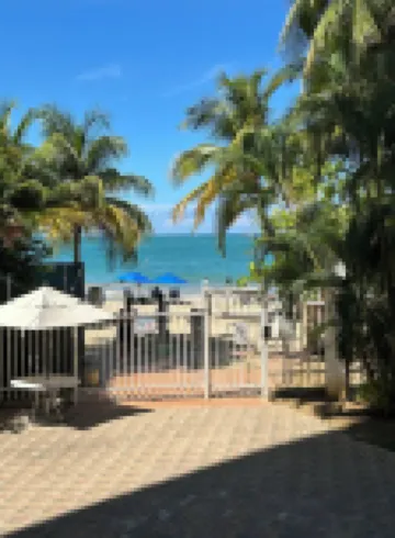 5 minutes to SJU airport, Steps to Isla Verde Beach, 15th Fl. w/Prkg @ESJ Towers