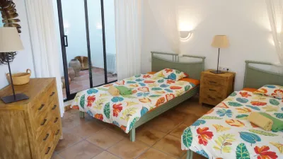 Villa with pool approx. 190 sqm, inner courtyard, close to the sea, sea view.