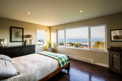 Luxury Hillside Home Overlooking Cabot Links