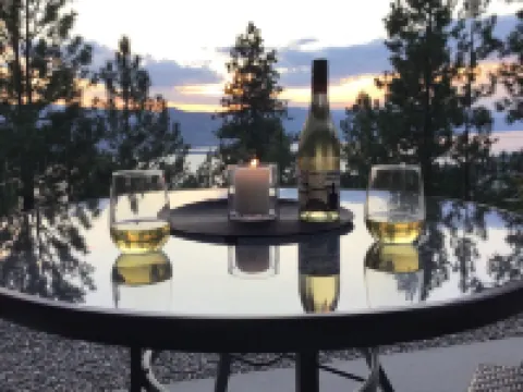 Naramata Sunset Oasis : Couples romantic getaway.