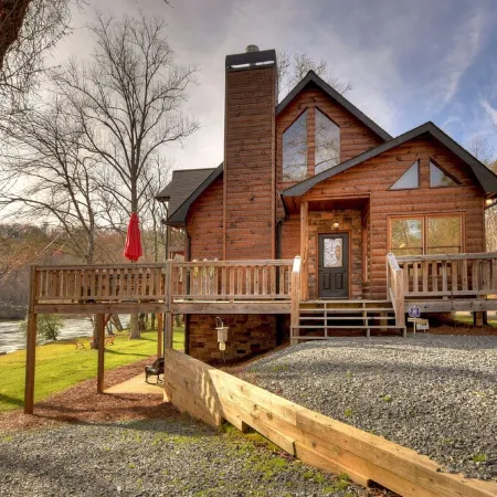 Luxury, Toccoa River Front, Fishing, 3 Fireplaces, Kayaks