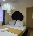 2 bedroom master ensuite in CBD. enjoy easy access to everything in the city Hotel a 