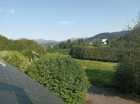 Maison 7 Personnes - Quartier Calme - Belle vue sur Charlannes