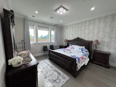 Two spacious bedrooms with dining and washroom in a new home. Independent space. Các khách sạn gần Vancouver Giants