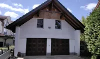 Charming guest house by the lake<br>