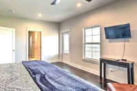 Spacious Texas Getaway w/ Fire Pit & Pond! - 3-Star