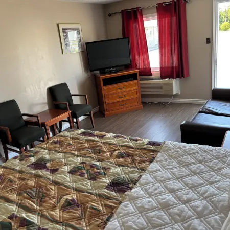 Seven Oakes Motel