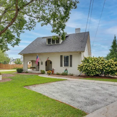 Welcoming Norcross Cottage w/ Deck + Shared Grill!