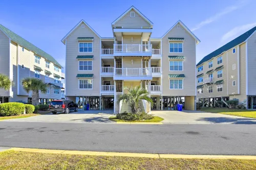 Ocean Isle Condo with Community Pool and Hot Tub! - parking