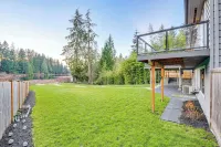 Lakefront Gem: Balcony, Fire Pit & Yard in Everett Hotels in Snohomish County