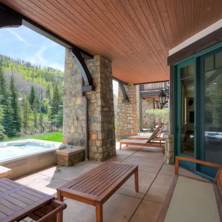 5Br Alpine Luxury Home with Private Hot Tub by RedAwning - Save 20% on 7+ Nights!