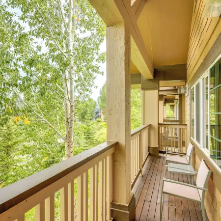 Condo w/ Mtn View < 1 Mi to Steamboat Resort!