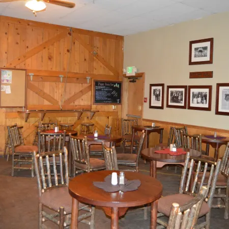 Montecito Sequoia Lodge